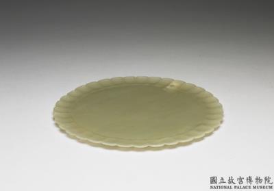 图片[3]-Jade plate with floral rim. India-China Archive